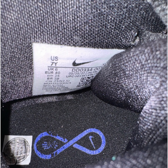 Nike Kyrie Infinity Black/ Metallic Silver-Concord Basketball Shoes - Picture 4 of 6